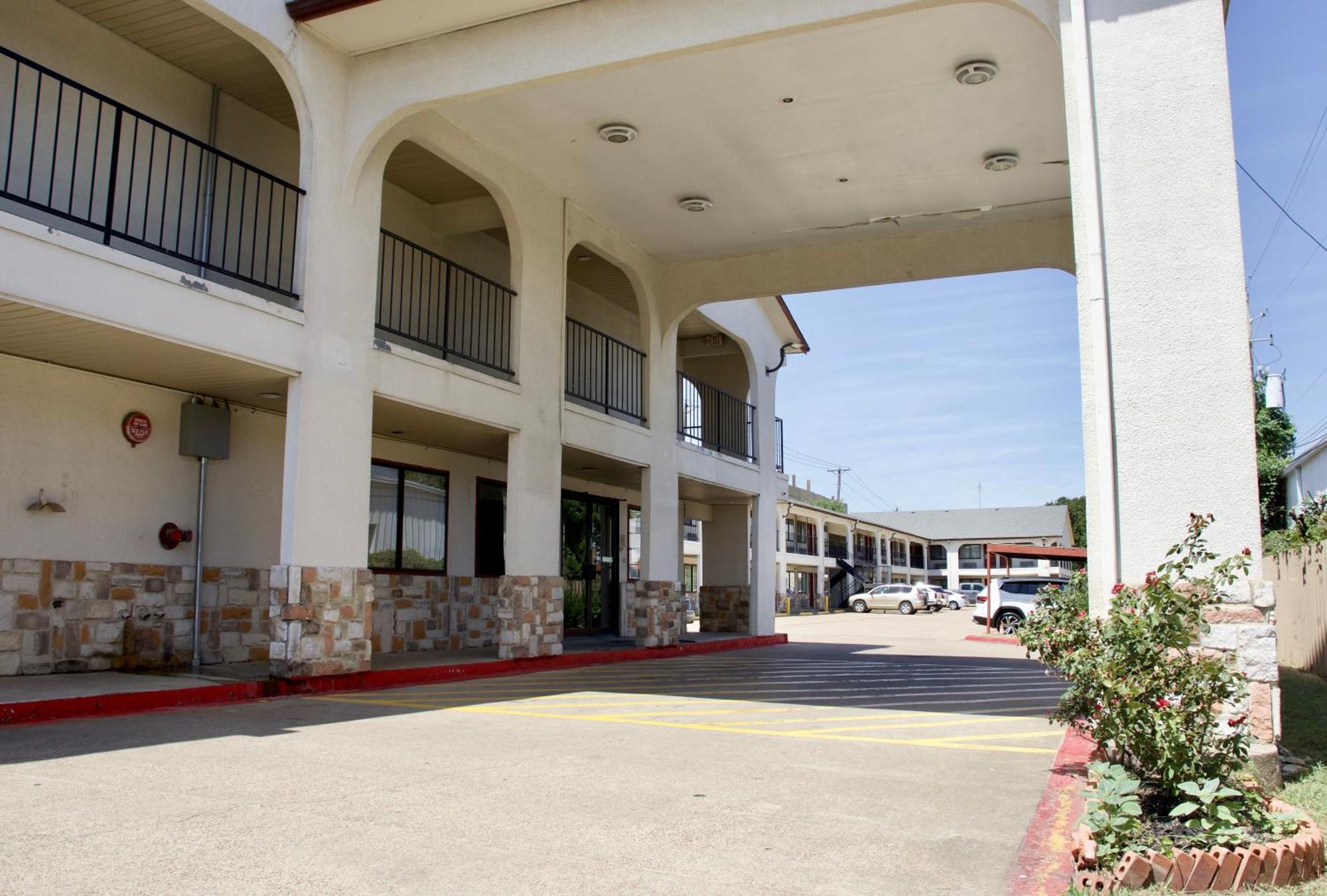 Executive Inn Of Arlington, Near At&T Stadium מראה חיצוני תמונה